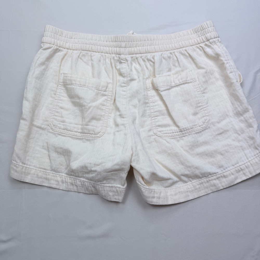 Old Navy Women's Cream Cargo Shorts - Picture 3 of 8